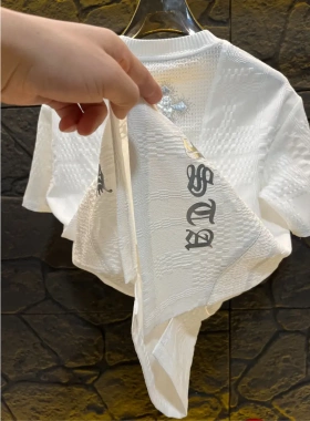 伟亿潮流服饰精选26840新款老钱风透气潮流男士短袖百搭圆领T恤