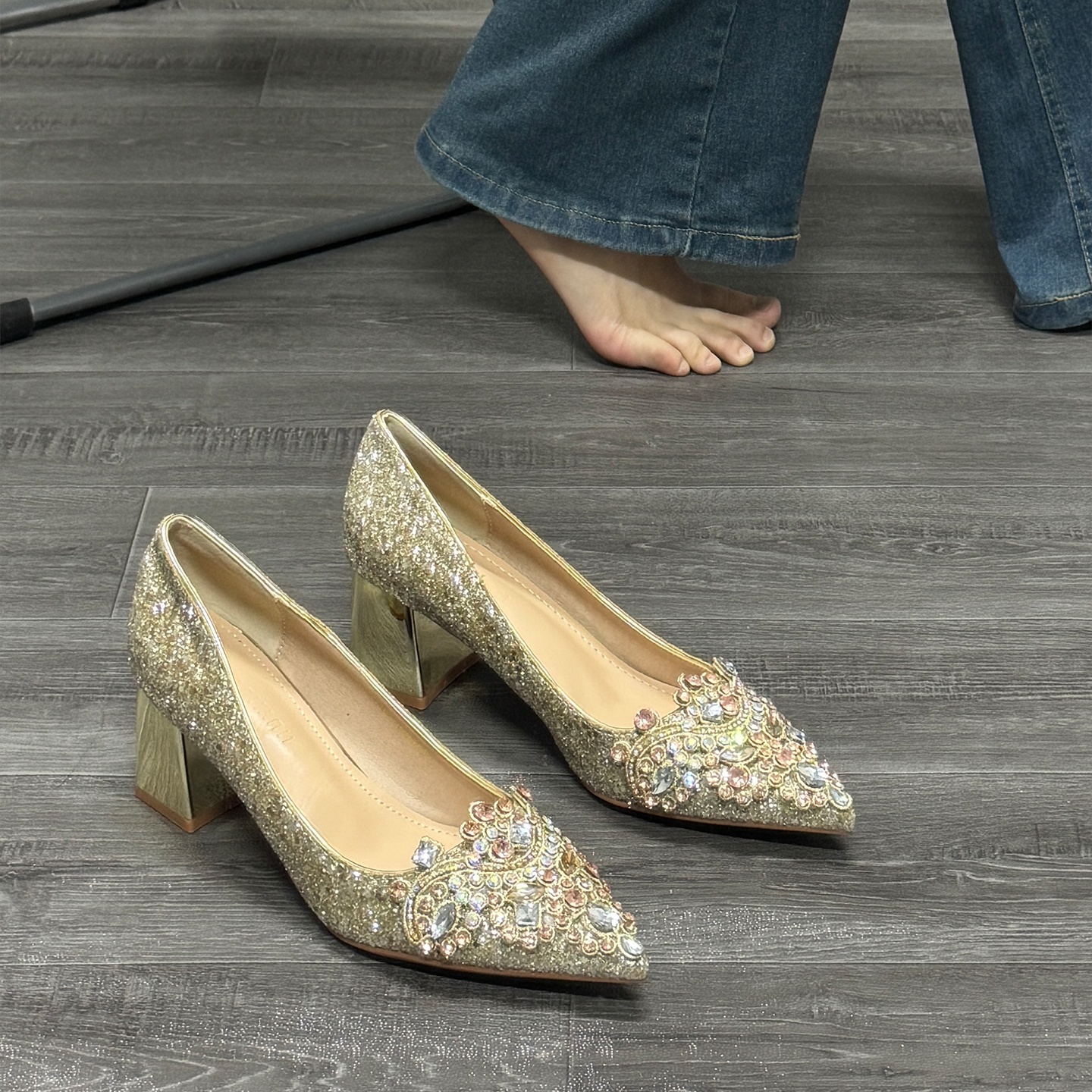 法式尖头水钻高跟鞋女绝美气质新娘鞋粗跟不累脚水晶鞋敬酒服婚鞋