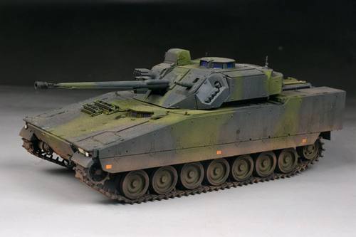 Hobbyboss 小号手模型 1/35 瑞典CV90-40步兵战车 82474 成品包邮