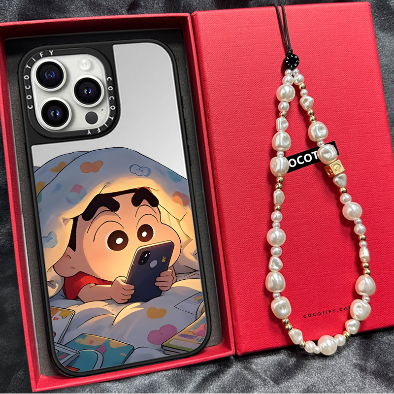 C家躲被窝玩蜡笔小新新壳体适用iPhone苹果15壳13promax/14plus/1