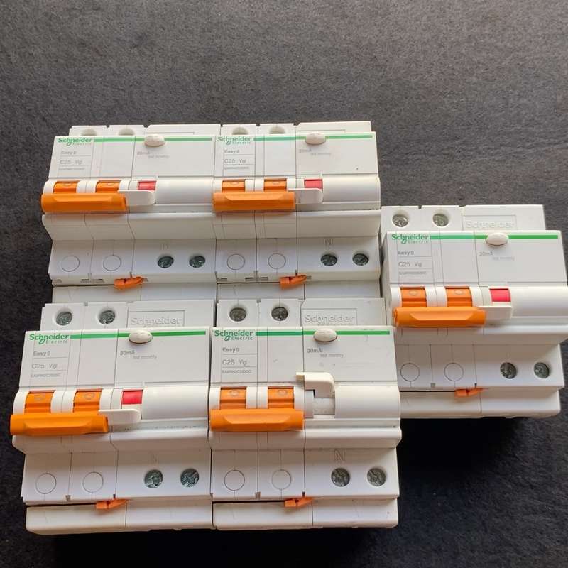 议价-施耐德Easy9系列漏电断路器，型号EA9RN2C2530C