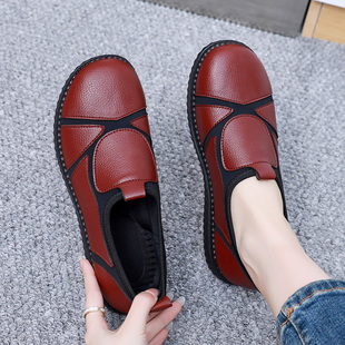 2026春季新款老北京布鞋时尚休闲皮面软底妈妈一脚蹬老太太奶奶鞋
