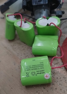 适用于小狗D530无线吸尘器电池 NI-MH SC1800mAh 12.0V充电电池组