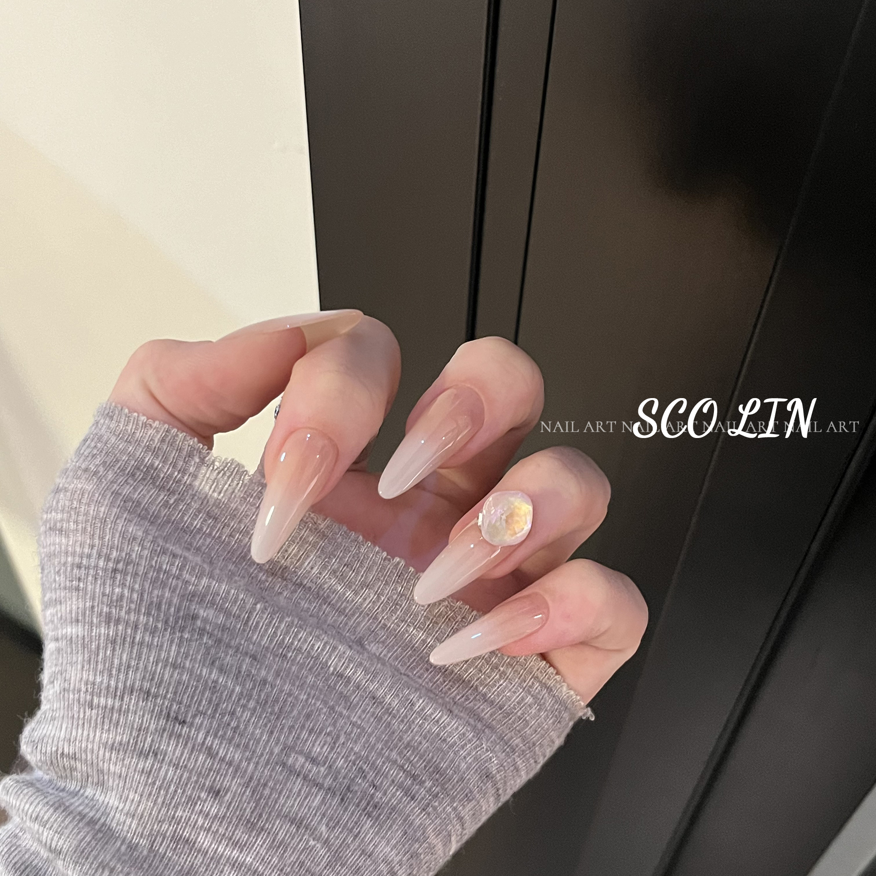 裸色乳白渐变长尖圆定制穿戴甲