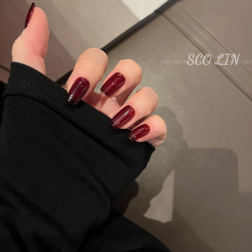 明艳百搭红色手工光疗方穿戴甲