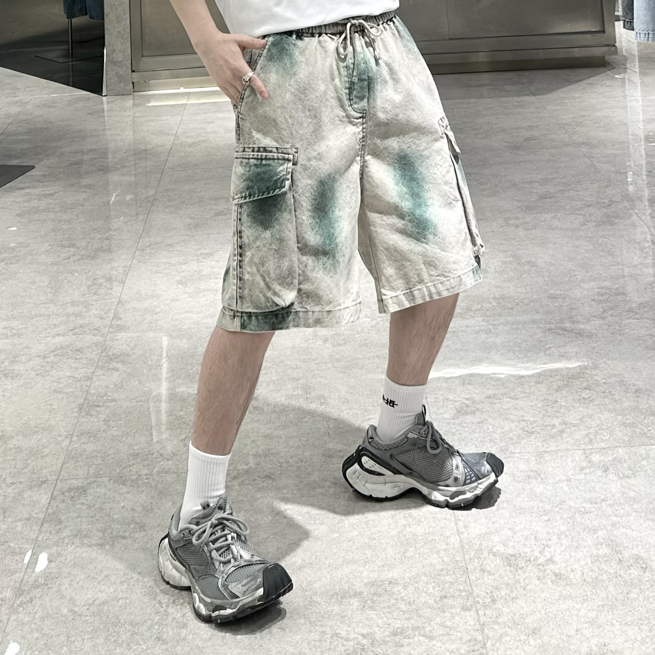 潮牌夏季牛仔短裤男ins韩版工装水洗做旧涂鸦复古宽松青年五分裤