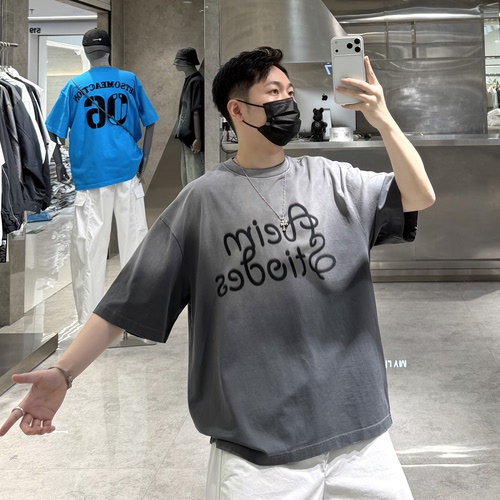 潮牌夏季薄款短袖T恤男ins美式水洗做旧渐变字母印花宽松青年半袖