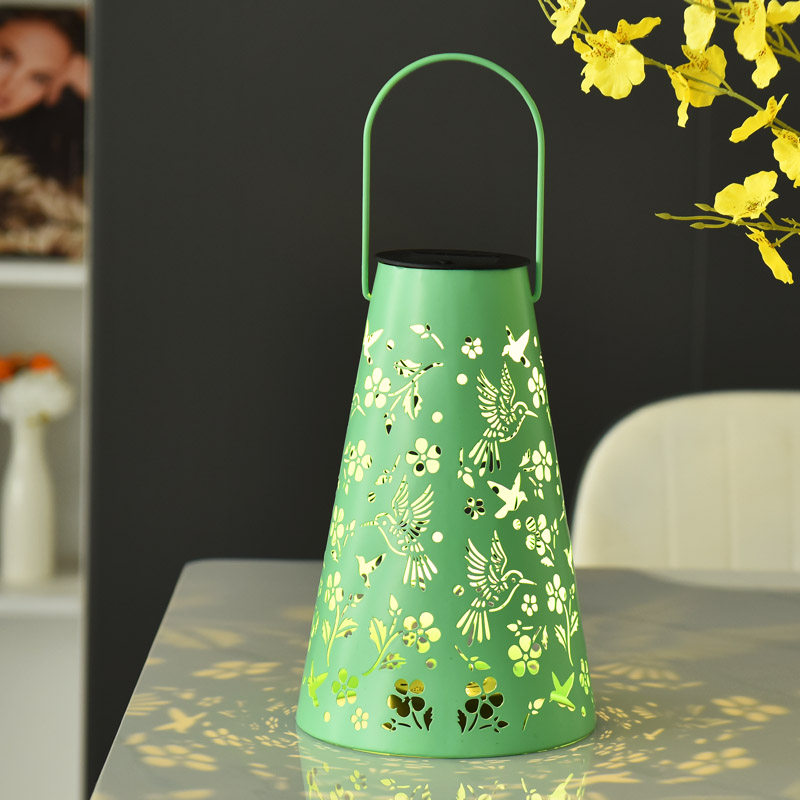 跨境铁艺蜂鸟镂空太阳能提灯复古灯笼花园景区装饰户外灯氛围灯