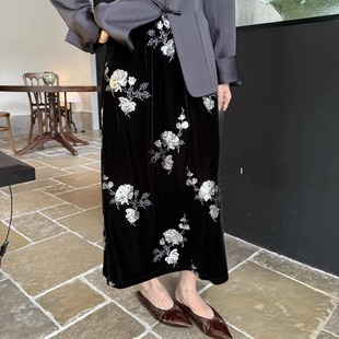 摩登197重工刺绣亮片丝绒半身裙女2025秋新款高腰直筒中长裙S8116