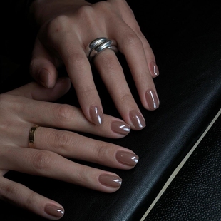 老钱风海莉同款 纯欲风裸色极光粉手工光疗穿戴甲可拆卸孕妇婚甲