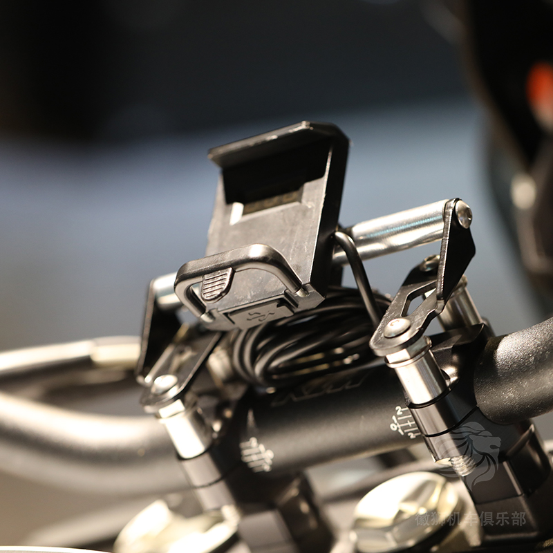 适用KTM200 390 690 1090 1290 手机导航支架USB原装位 可充电 EP