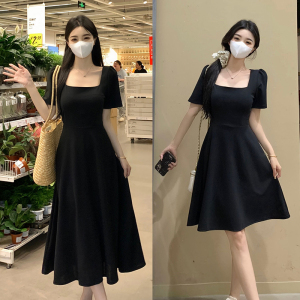 哺乳连衣裙赫本风方领高腰小黑裙