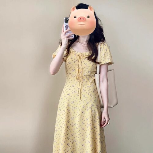 荷叶边泡泡袖黄色哺乳连衣裙夏季产后辣妈款外出收腰喂奶碎花长裙