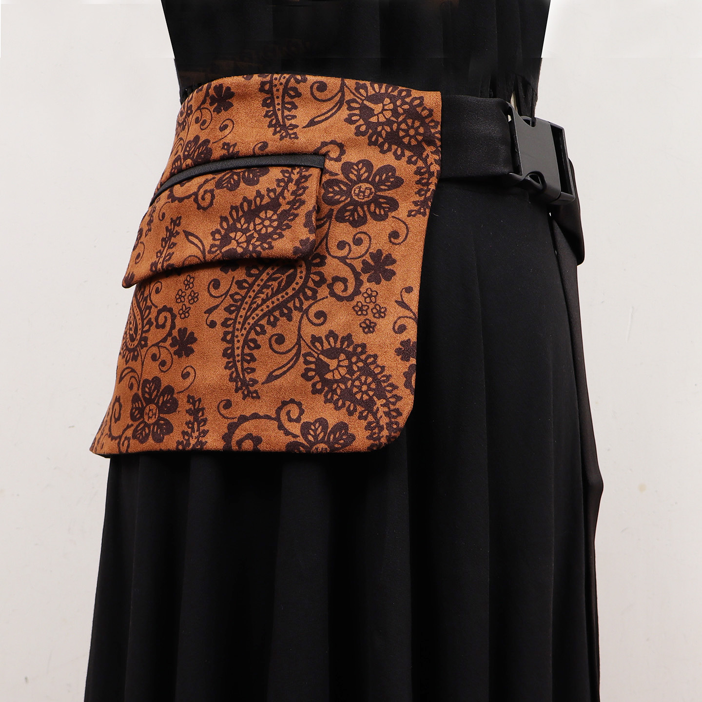 2025新款凹造型港风街拍不规则西装口袋塑料插扣围裙腰封腰包