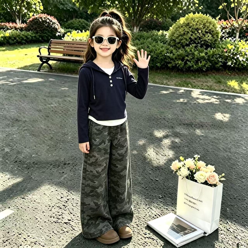 女童2026春秋季多巴胺配色假两件连帽卫衣迷彩复古牛仔裤两件套装