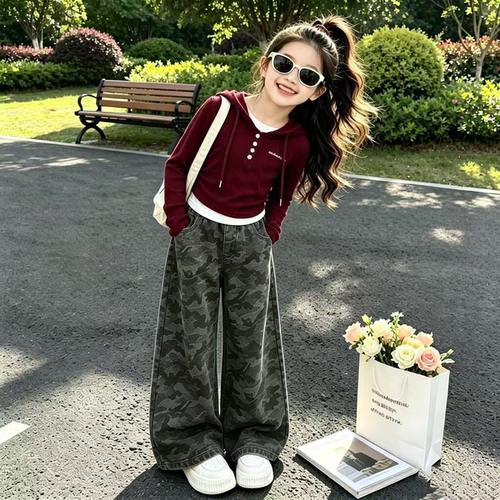 美式风格女童秋季穿搭假两件连帽卫衣复古迷彩图案牛仔裤两件套装