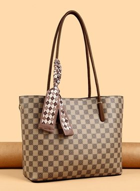 2025秋季新款PUMT黄均码G字卡其D字米白车缝线四叶草黄