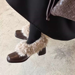 女简约百搭粗跟软皮休闲保暖高跟鞋 25秋冬新款 复古方头棕色毛毛鞋