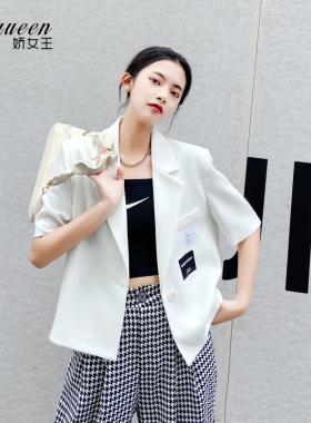 白色短袖西装外套女夏季薄款宽松休闲贴标高级感炸街短款小西服潮