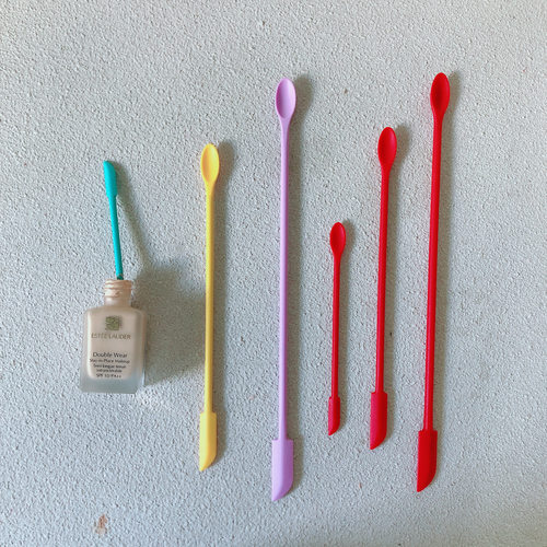 化妆品挖取勺粉底液迷你硅胶刮勺硅胶长软勺硅胶勺加长勺子新款