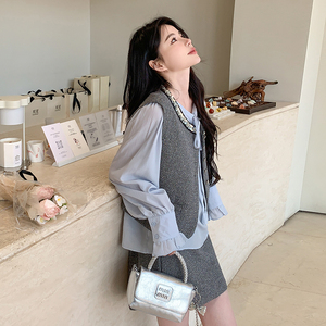 法式小香风时髦穿搭套装女春季新款高级感气质马甲衬衫短裙三件套图片