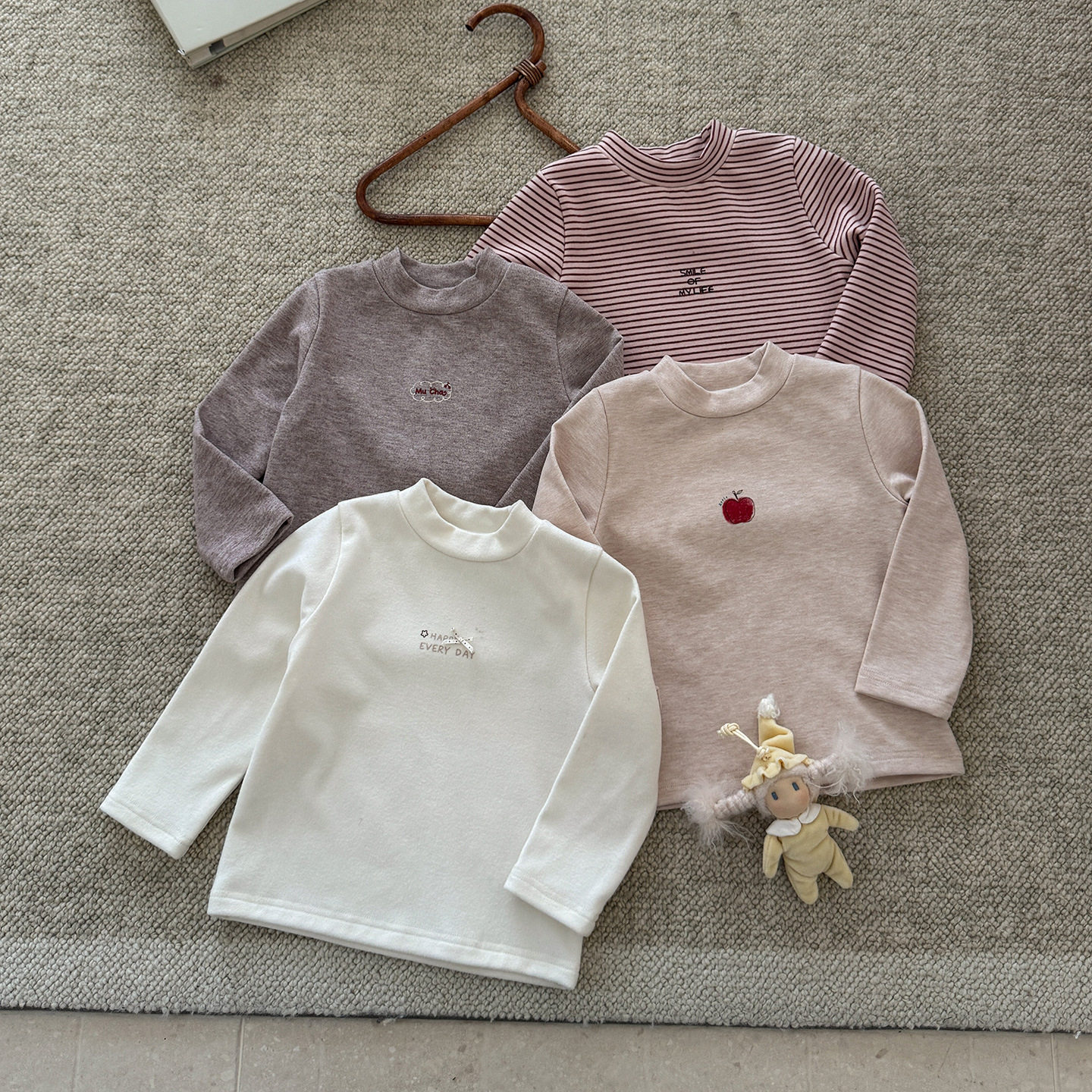 二折撤柜女童秋冬新款圆领印花打底衫上衣婴儿宝宝休闲内搭套头衫