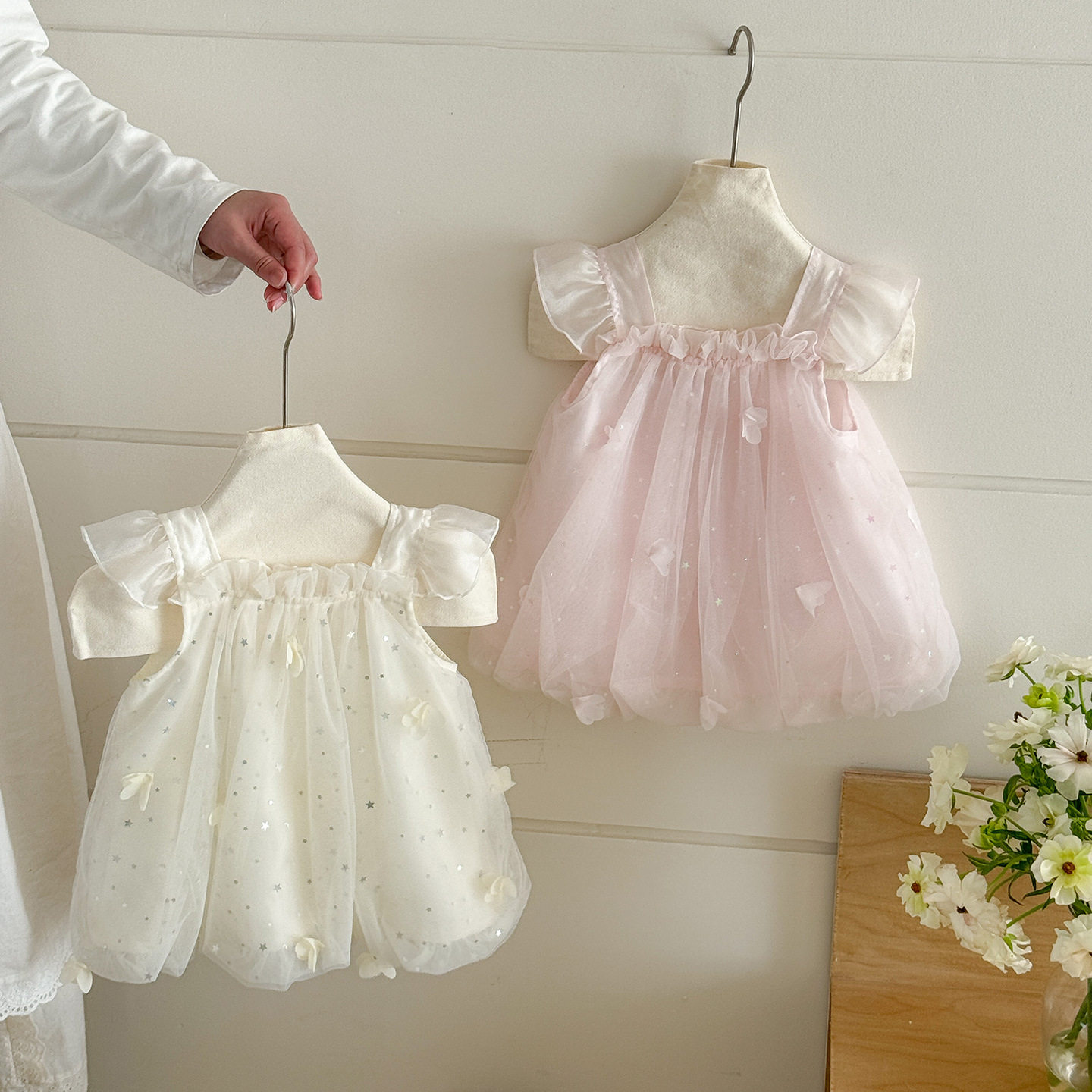 亮片花朵女童连衣裙2026新款女宝宝公主裙无袖蓬蓬裙婴幼儿礼服裙
