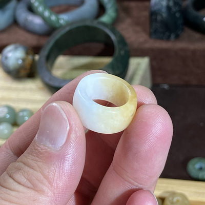 和田玉糖白玉戒指卡14宽版随型戒圈半糖半白文玩珠串跑圈玉环挂饰