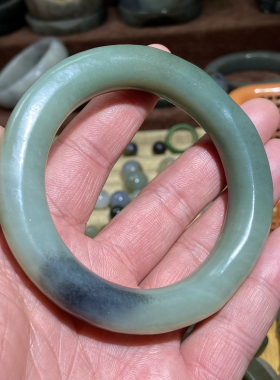 和田玉手镯俄料三色带翠随型圆条镯子复古风大圈口  圈口59.2