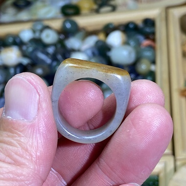 和田玉籽料卡18随型马鞍戒糖青花沁黄皮古风戒指跑环文玩挂饰戒圈