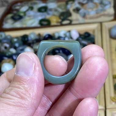 和田玉籽料沙枣青卡18随型马鞍戒洒金皮古风戒指玉环戒圈尾戒挂饰