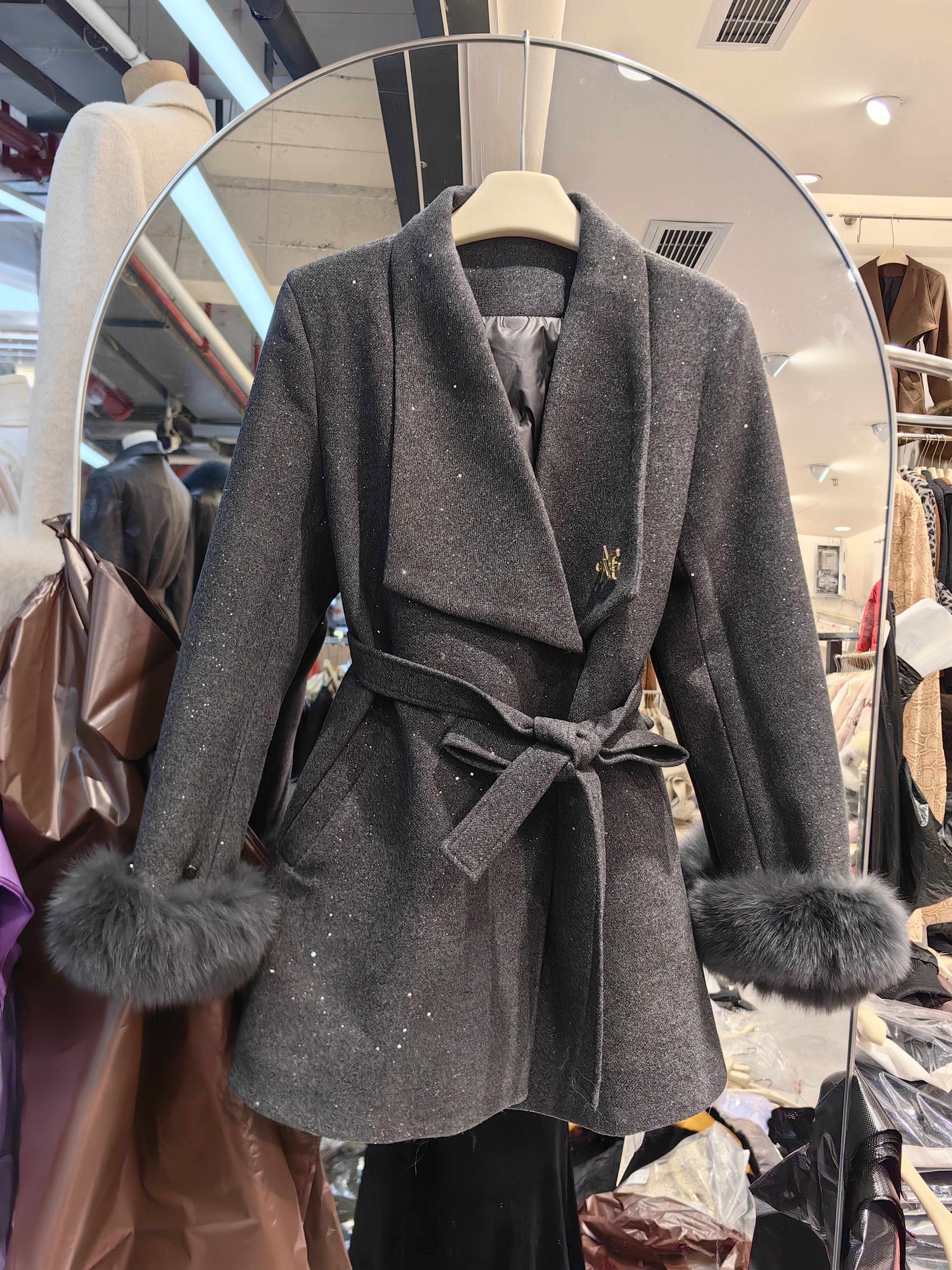 米米25179#2025冬新款时尚女气质短外套羽绒尼大衣保暖真毛收腰