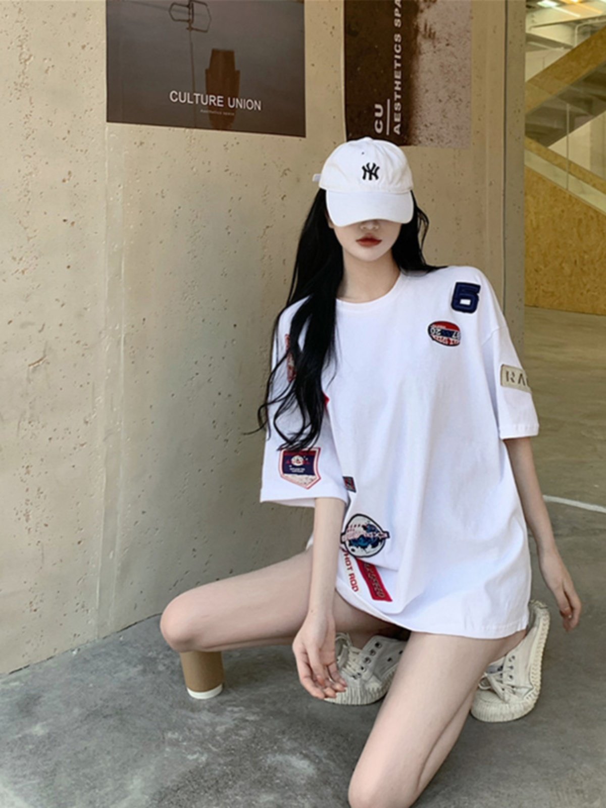 여성을위한 흰색 유럽 대형 버전 순수 코튼 티셔츠 2024 새로운 여름 느슨한 중간 길이 반팔 바지 유행 브랜드 반소매 누락