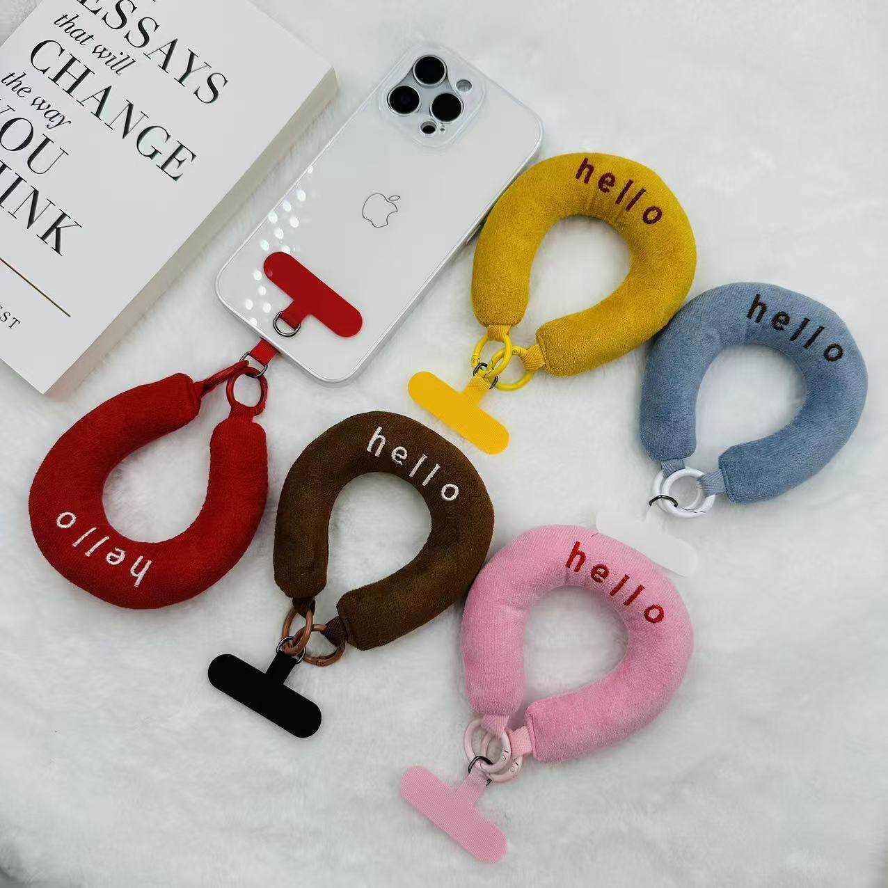 韩版字母刺绣手机挂绳充棉C型腕带ins时尚挂件个性网红防丢手机链