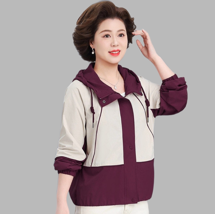 小个子妈妈春装冲锋衣外套薄款2026新款中老年女春秋季夹克贵夫人