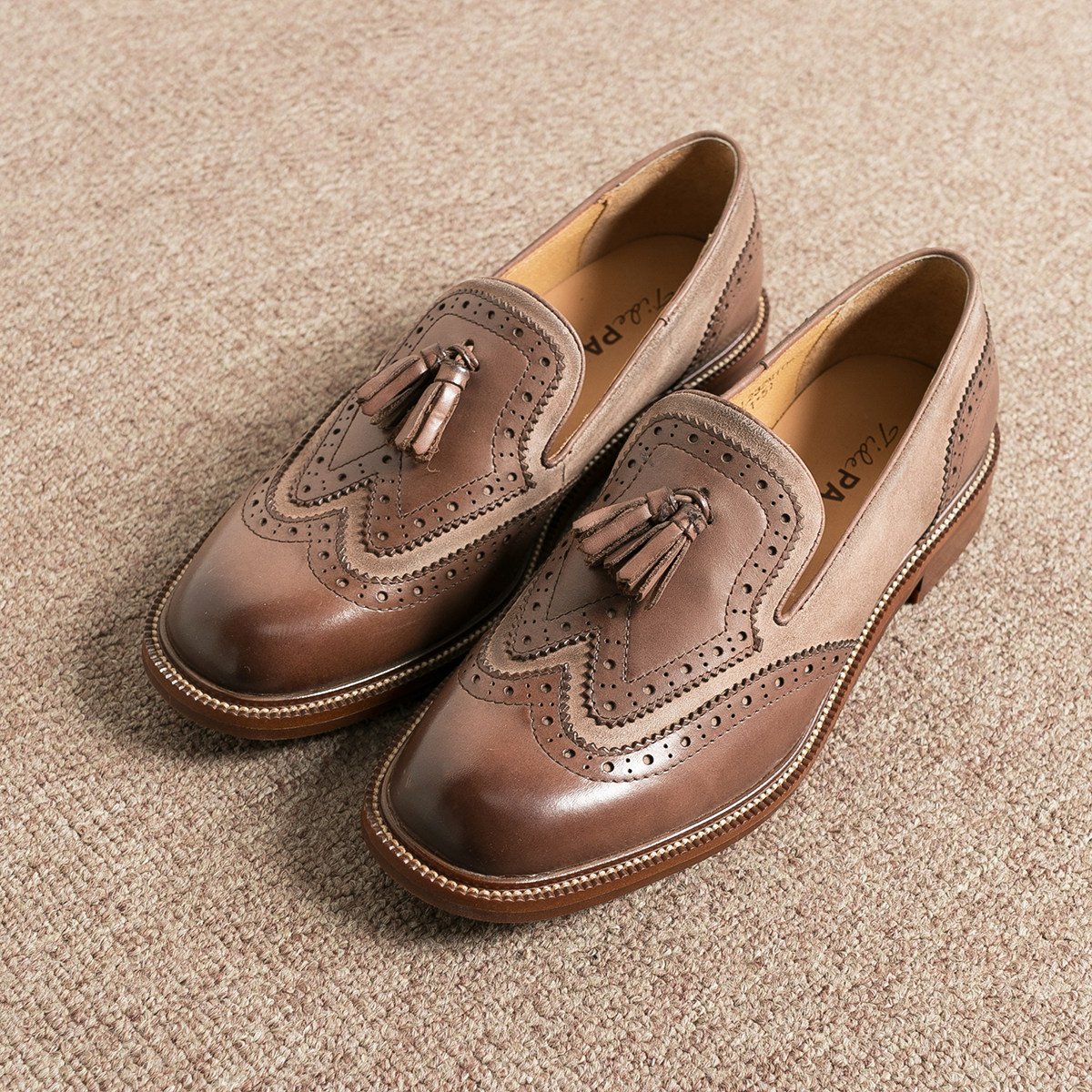 英伦流苏 光泽油蜡牛皮乐福鞋女2026春夏新款布洛克雕花一脚蹬