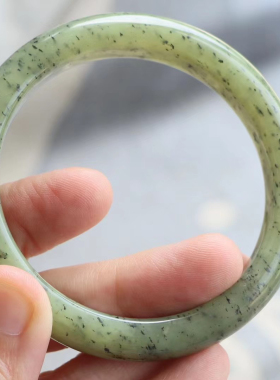 保真和田玉手镯58圈口证书12312036和田玉青绿点墨青花色黄口料