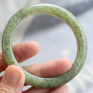 保真和田玉手镯58圈口证书12312036和田玉青绿点墨青花色黄口料