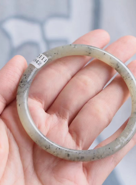 和田玉手镯圈口59证书编号50042 新疆青花且末料，火龙果青花色