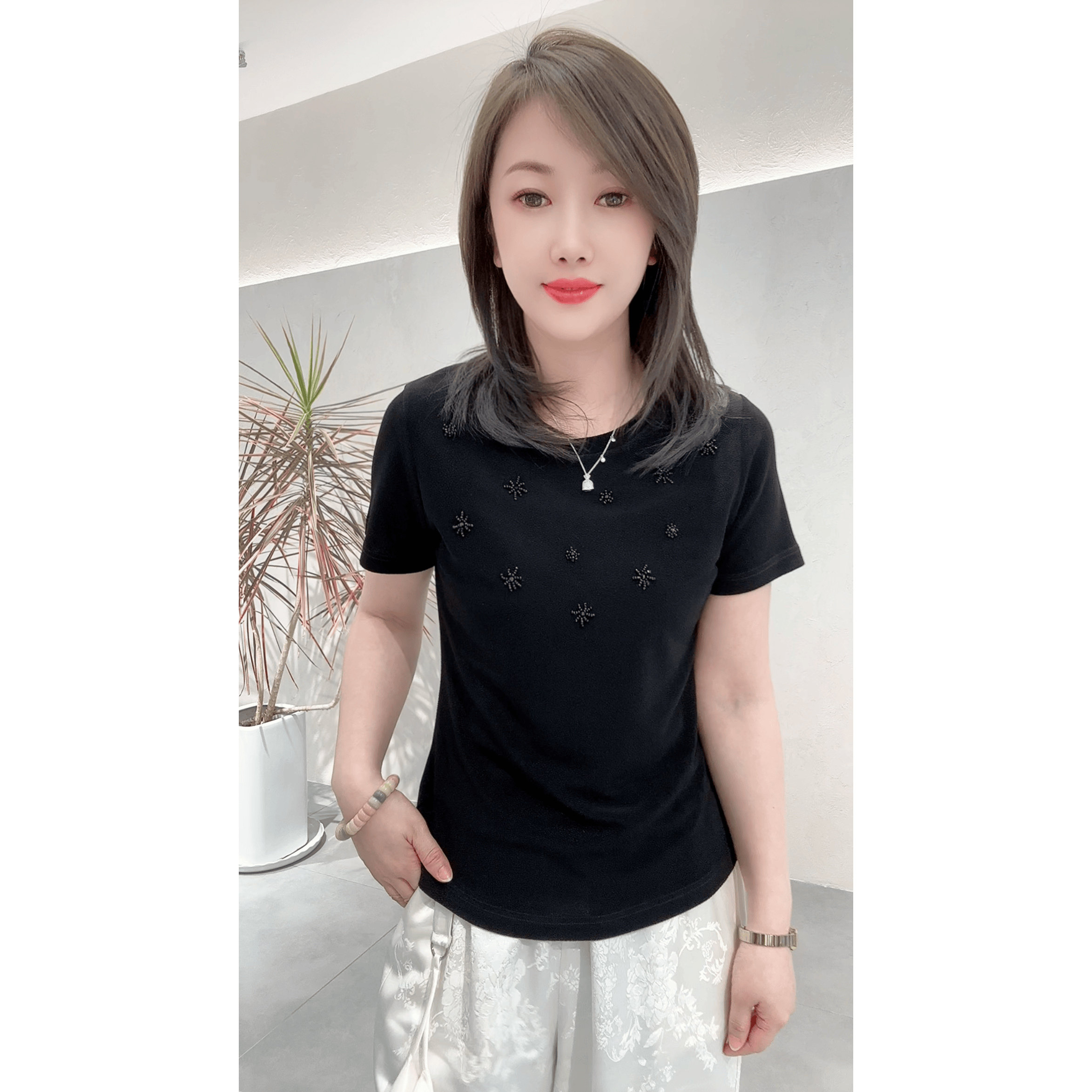 手工钉珠圆领短袖T恤上衣超显瘦黑色弹力女士修身上衣小衫夏季新