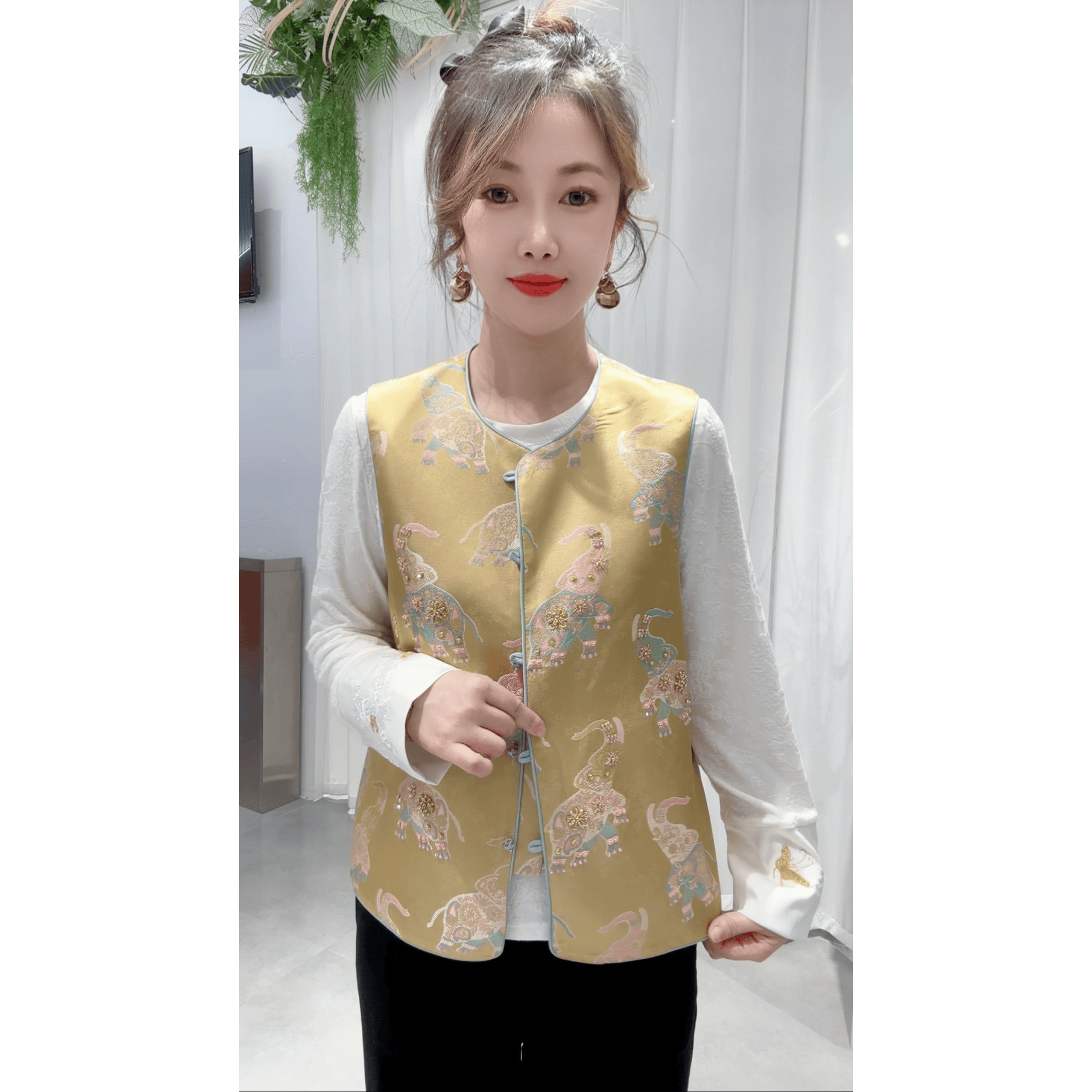 【锦堂吉象】中国风刺绣镶钻马甲女秋外穿复古版新中式上衣背心