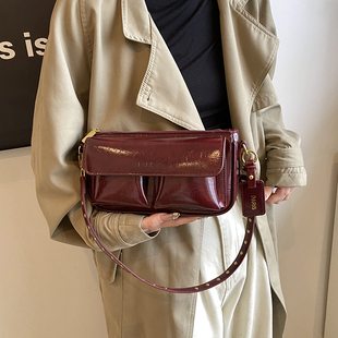 复古美拉德棕色小包包女2025新款秋冬季百搭斜挎包单肩腋下法棍包
