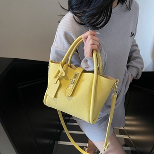 夏天流行爆款包包女2025新款时尚百搭斜挎包超火手提水桶包小拎包