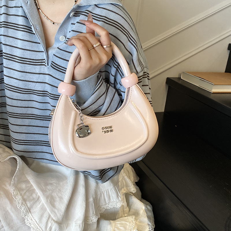 超火小众漆皮包包女式2025新款夏天百搭纯色斜挎包精致手提饺子包