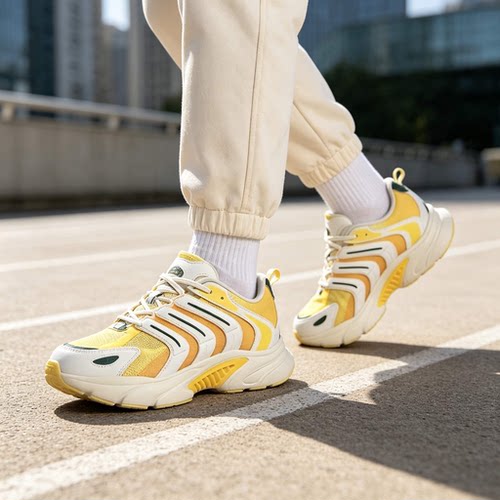 adidas 舒适百搭减震低帮 休闲跑步鞋 男女同款 黄色IF6728