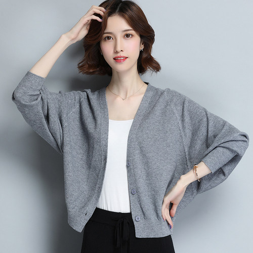 高端羊绒V领开衫薄款蝙蝠袖