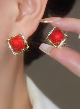 小众设计感红色方形银针耳钉轻奢高级感耳环时尚精致百搭新年耳饰