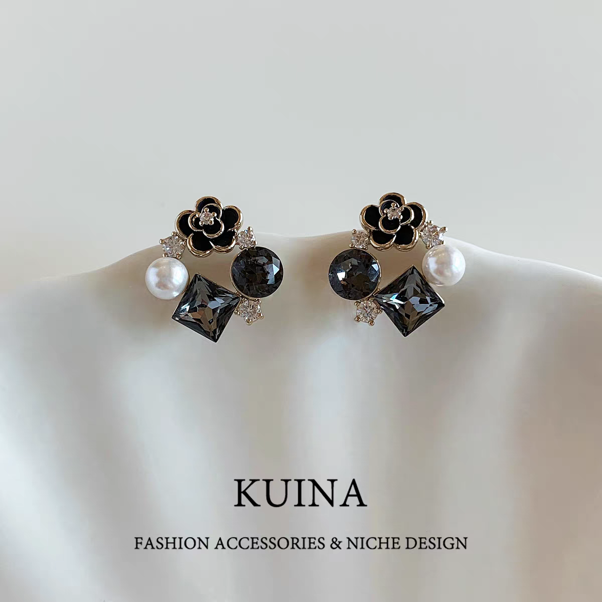 2025新款黑色山茶花耳钉女珍珠轻奢高级感适合方圆脸耳环百搭耳饰