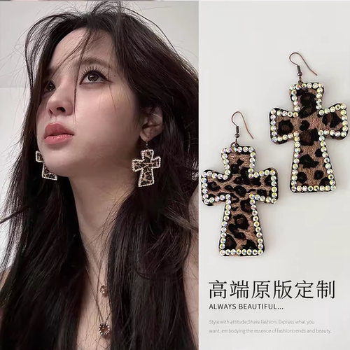 欧阳娜娜同款豹纹十字架耳环
