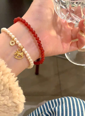 新年金色小马钱币珍珠叠戴手链女轻奢高级感手串小众设计手绳手饰